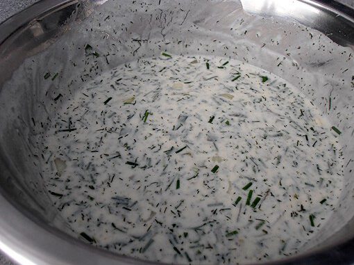 Salatdressing mit Kräuterjoghurt